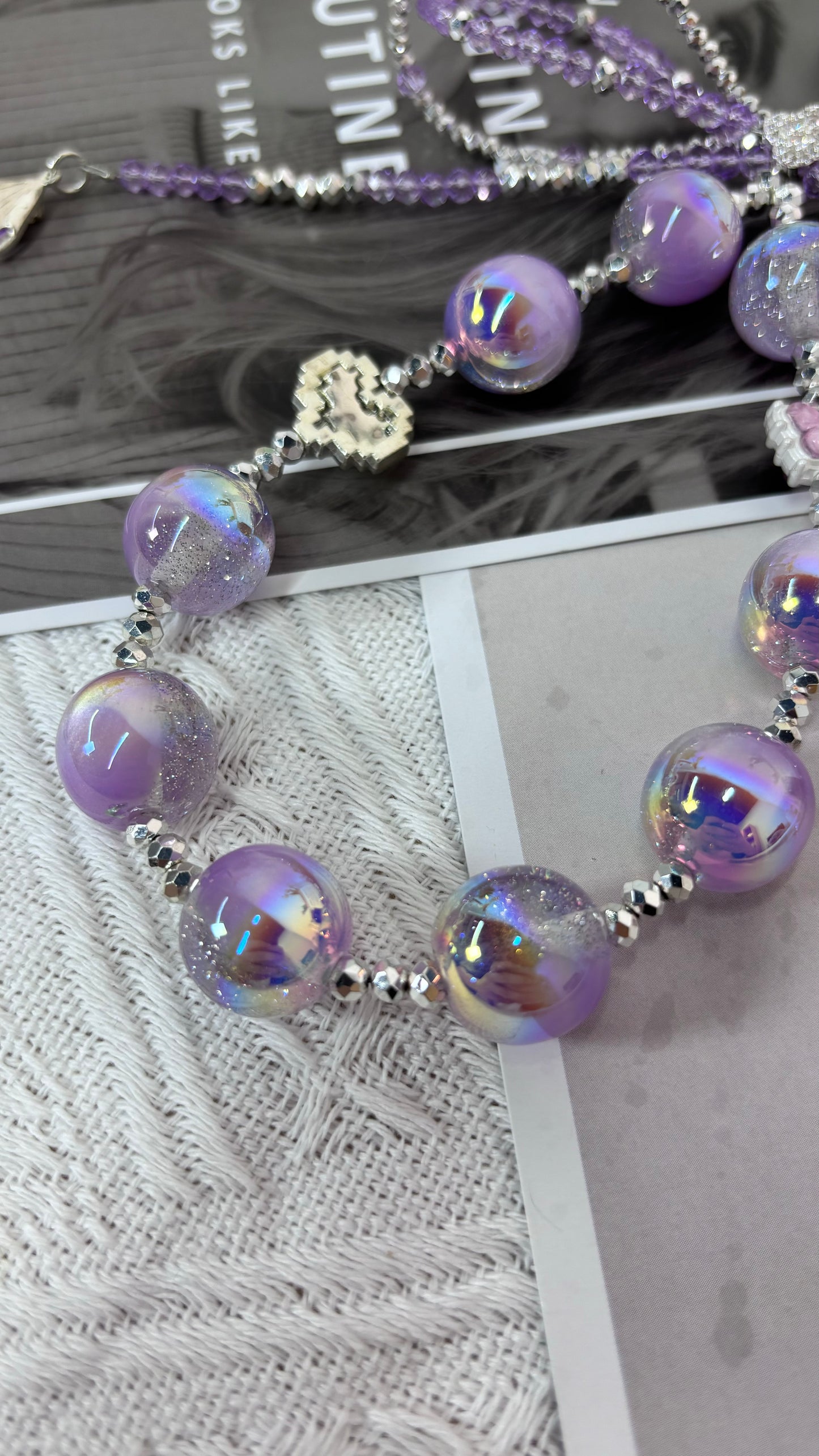 【CharmLink】Legant Purple Beaded Phone Charm Wrist Strap with Iridescent Beads, Stylish Lanyard for iPhone & Samsung – Trendy and Durable Mobile Accessory for Women